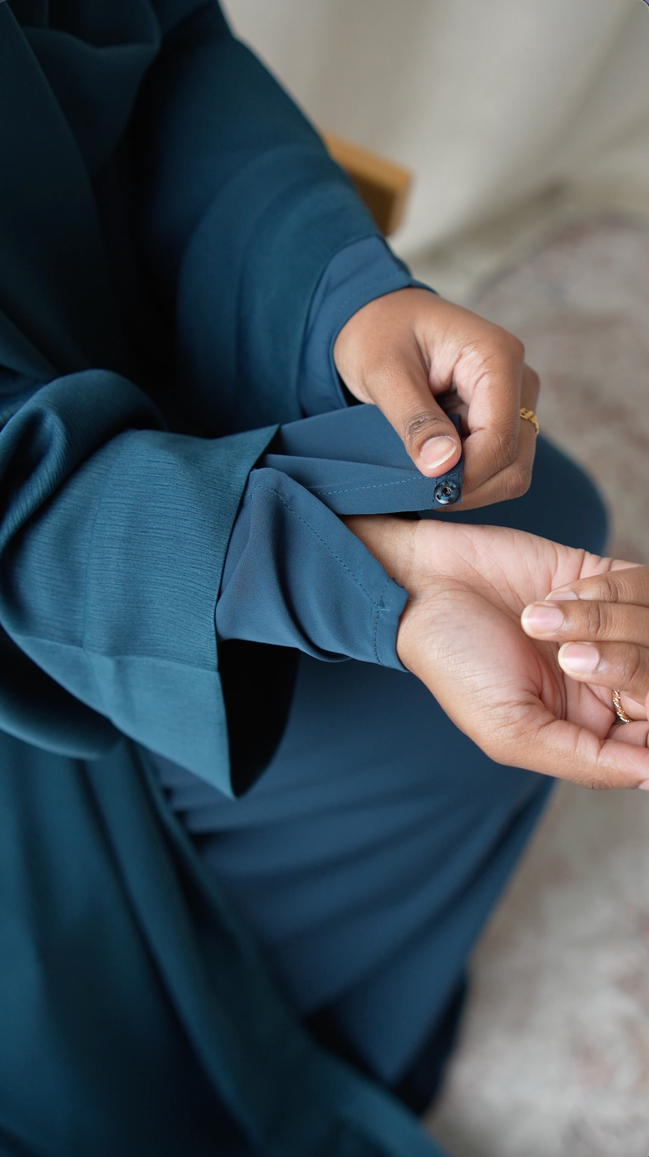 Safiyyah 4-Piece Textured Open Abaya Set – Deep Teal